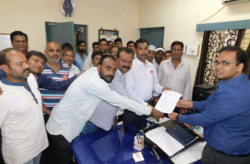Railway Running staff celebrated protest day for ten point demands दस सूत्रीय मांगों को लेकर रेलवे रनिंग स्टाफ ने मनाया विरोध दिवस