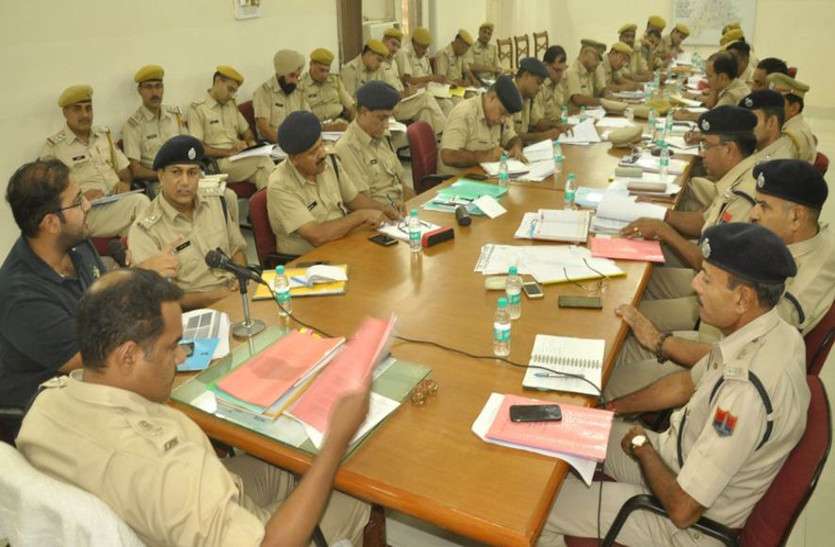 crime meeting ‘मतदाताओं को डराने-धमकाने वालों को चिह्नित करें’