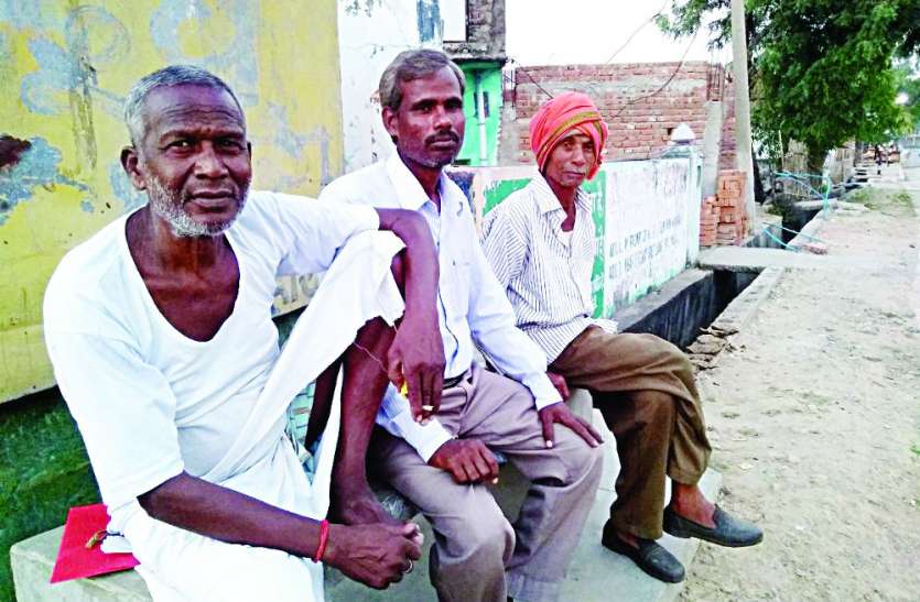 MP Election 2018: chunav chaupal in singrauli district चुनाव-चौपाल: ऊर्जा धानी के मतदाता बोले-100 किमी. की सड़क 5 साल में बना न सके, बातें अमेरिका की