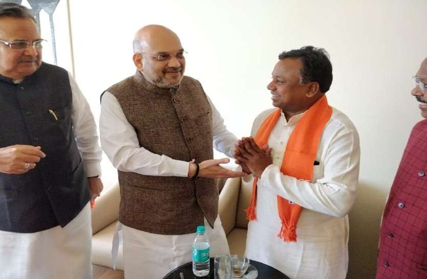 Amit shah in CG अमित शाह की आदिवासी जोड़ो नीति के पहली कड़ी बने कांग्रेस विधायक रामदयाल उइके, जानिए कैसे