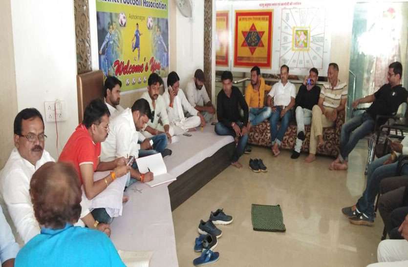 meeting प्रदेश की हाईटेक गौशाला का निरीक्षण कर बनाई जाएगी जिले में गौशाला