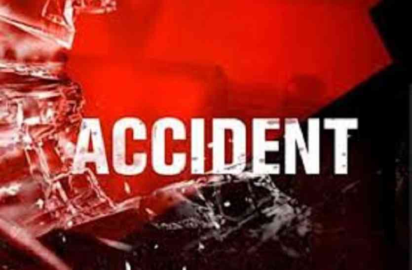 accident ट्रक की टक्कर से बाइक पर बैठी महिला उछलकर गिरी, पहिए की चपेट में आया पैर का पंजा