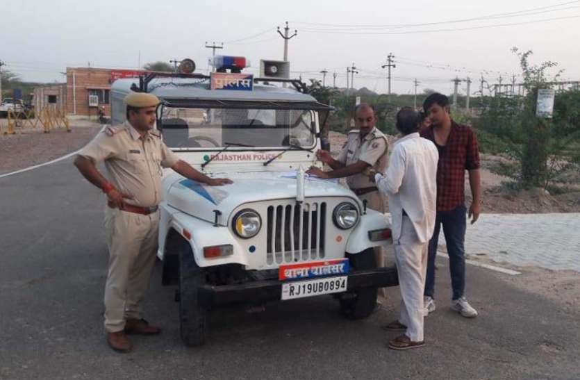 traffic rules हाइवे पर दौड़ रहे वाहनों की तलाशी, बनाए चालान