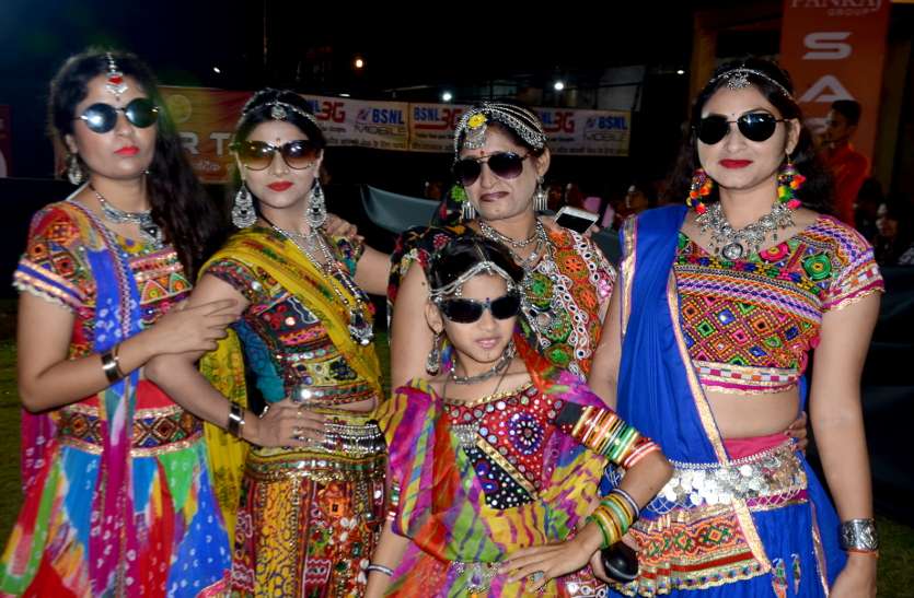 Chhattisgarh news पत्रिका डांडिया उत्सव... युवाओं का धमाल, जमकर खेला गरबा, देखें ये फोटो