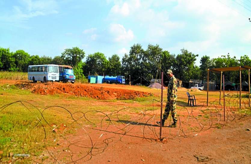 patrika CRPF ने अचानक इस शहर के बीच में तंबू लगाकर कहा ये हमारी जमीन, सशस्त्र जवान किया तैनात