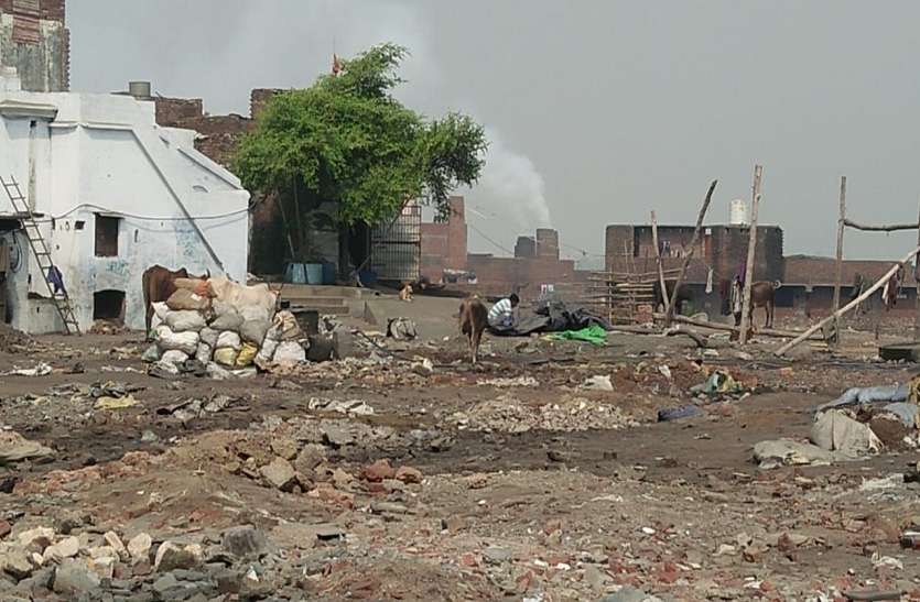moradabad Exclucive: पुलिस प्रशासन की नाक की नीचे शहर की सांस में जहर घोल रहा ये काला कारोबार