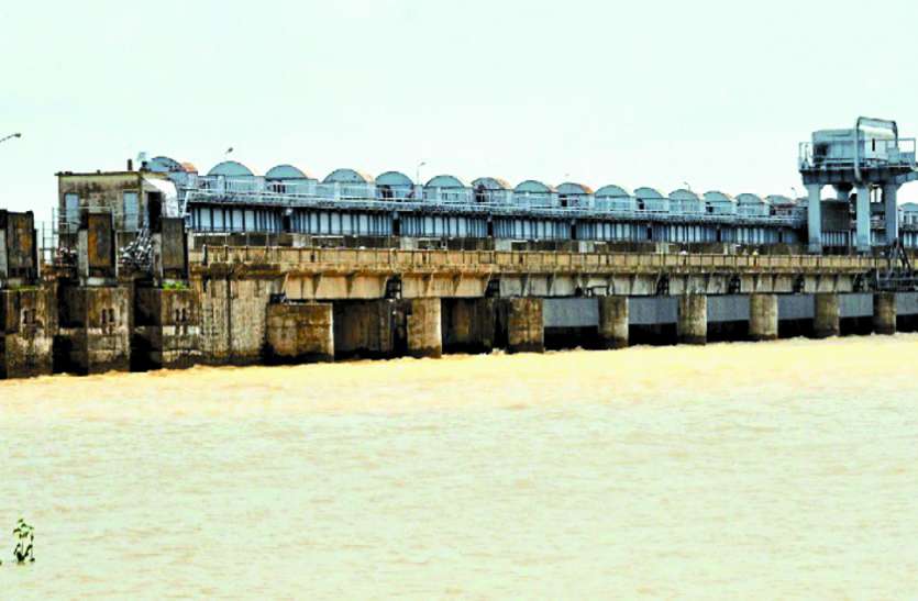 Gangrel dam गंगरेल बांध के खजाने से बहा दिया गया आधा पानी