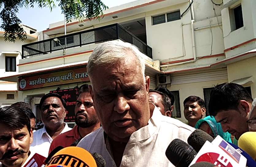 Rajasthan assembly election 2018- Mandate for BJP पत्रकारों से बोेले किरोड़ी— मुझे क्यों उलझाते हो, बड़ी मुश्किल से 10 साल बाद वापिस आया हूं