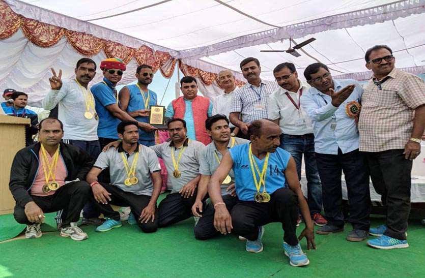 three-gold-medals-and-three-silver-medals-won तीन स्वर्ण पदक व तीन रजत पदक जीत संस्थान का नाम किया रोशन