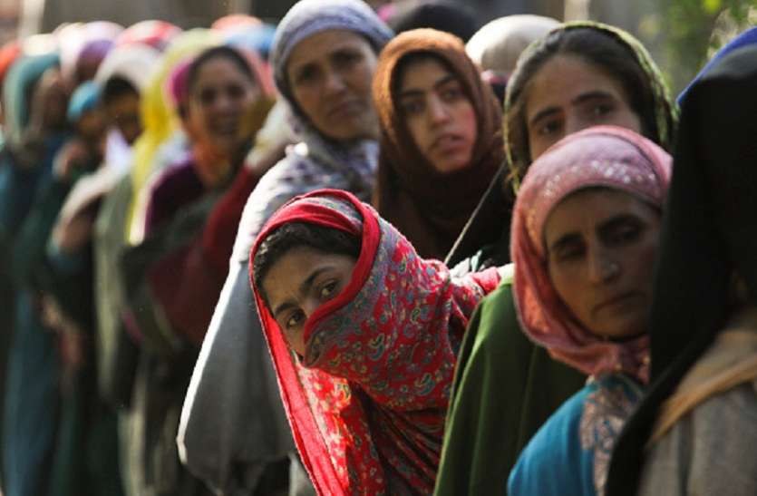Municipal Elections जम्मू कश्मीर निकाय चुनाव का तीसरा चरण: सांबा में टूटा रिकॉर्ड, 2 बजे तक 74 फीसदी मतदान