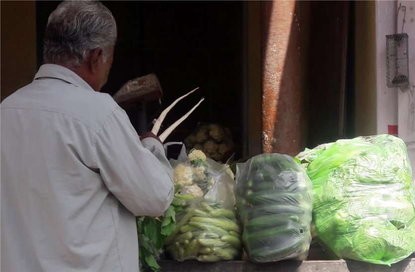 Nawa News वातावरण में जहर घोल रही पॉलीथिन