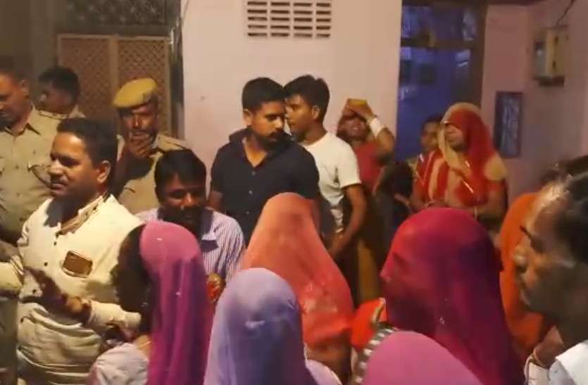 11 years old girl badly injured in taking revenge from ward panch बदला लेने के लिए वार्ड पंच पर चढ़ाई जीप, चपेट में आई 11 साल की मासूम बच्ची, हालत नाजुक