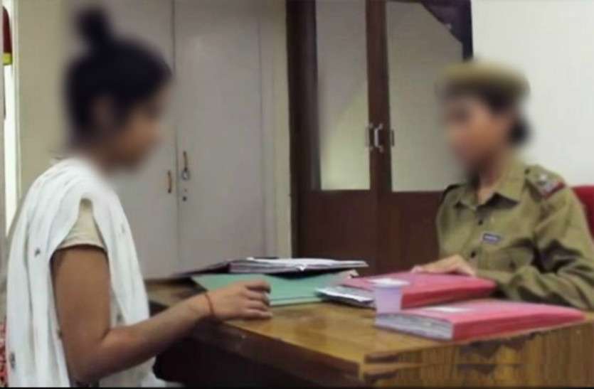 अकॉउंट हैक कर लड़की का फोटो कर दिया था वायरल अकॉउंट हैक कर लड़की का फोटो कर दिया था वायरल, अब लगा पुलिस के हाथों