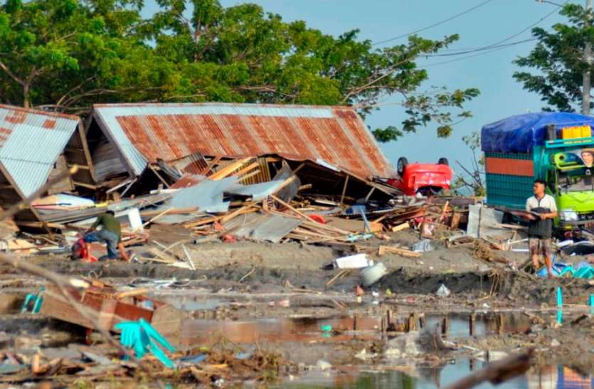 Indonesia quake hits killing 22 rescue underway इंडोनेशिया: बाढ़-भूस्खलन से 22 की मौत, मलबे में कई के दबे होने की आशंका