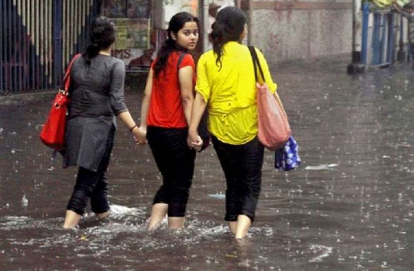 kolkata कहीं रिमझिम तो कहीं जम कर बरसे बादल