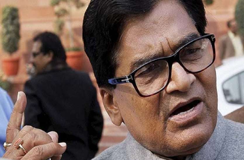ram gopal yadav सपा नेता रामगोपाल की गैर मौजूदगी से अखिलेश समर्थक बेचैन