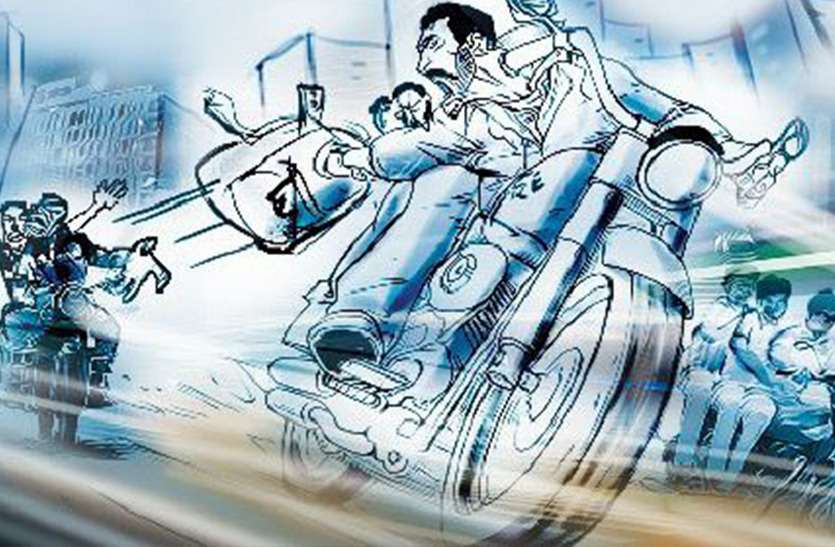 Durg crime महिला कुछ समझ पाती इसके पहले दो युवक मोपेड़ पर लटक रहे पर्स छीन कर भाग गए