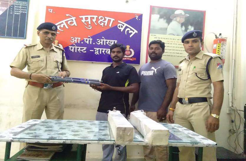 RPF ट्रेन में छूटी दस लाख मशीनें यात्री को सौंपी