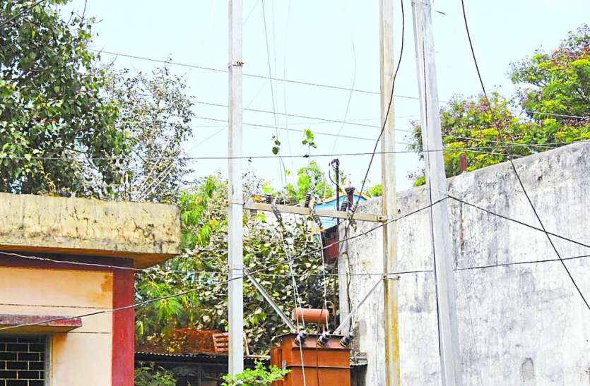 patrika आठ साल बाद भी बिजली कनेक्शन का इंतजार, डीपी खा रही धूल