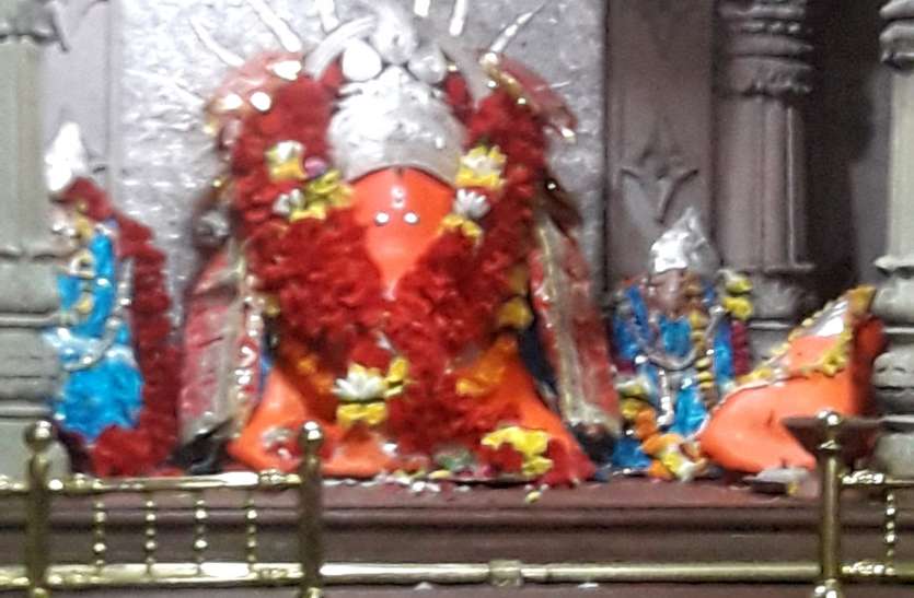 Navratri 2018 Maa Vijyasan Temple in Salkanpur Madhya Pradesh India नवरात्र स्पेशल : 1000 फीट ऊंची पहाड़ी पर विराजी यह देवी है मां पार्वती का अवतार, मिलता है सूनी गोद भरने का आर्शीवाद