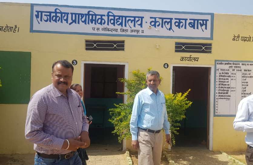 sp कहीं रेम्प तो कहीं खिड़की -दरवाजे टूटे मिले.....रिटर्निंग अधिकारी ने पोलिंग बूथों का लिया जायजा