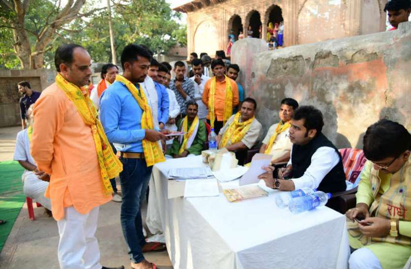 UP Energy Minister Shrikant Sharma ऊर्जामंत्री ने बूथ पदाधिकारियों से किया 'मेरा बूथ-सबसे मजबूत' बनाने का आह्वान