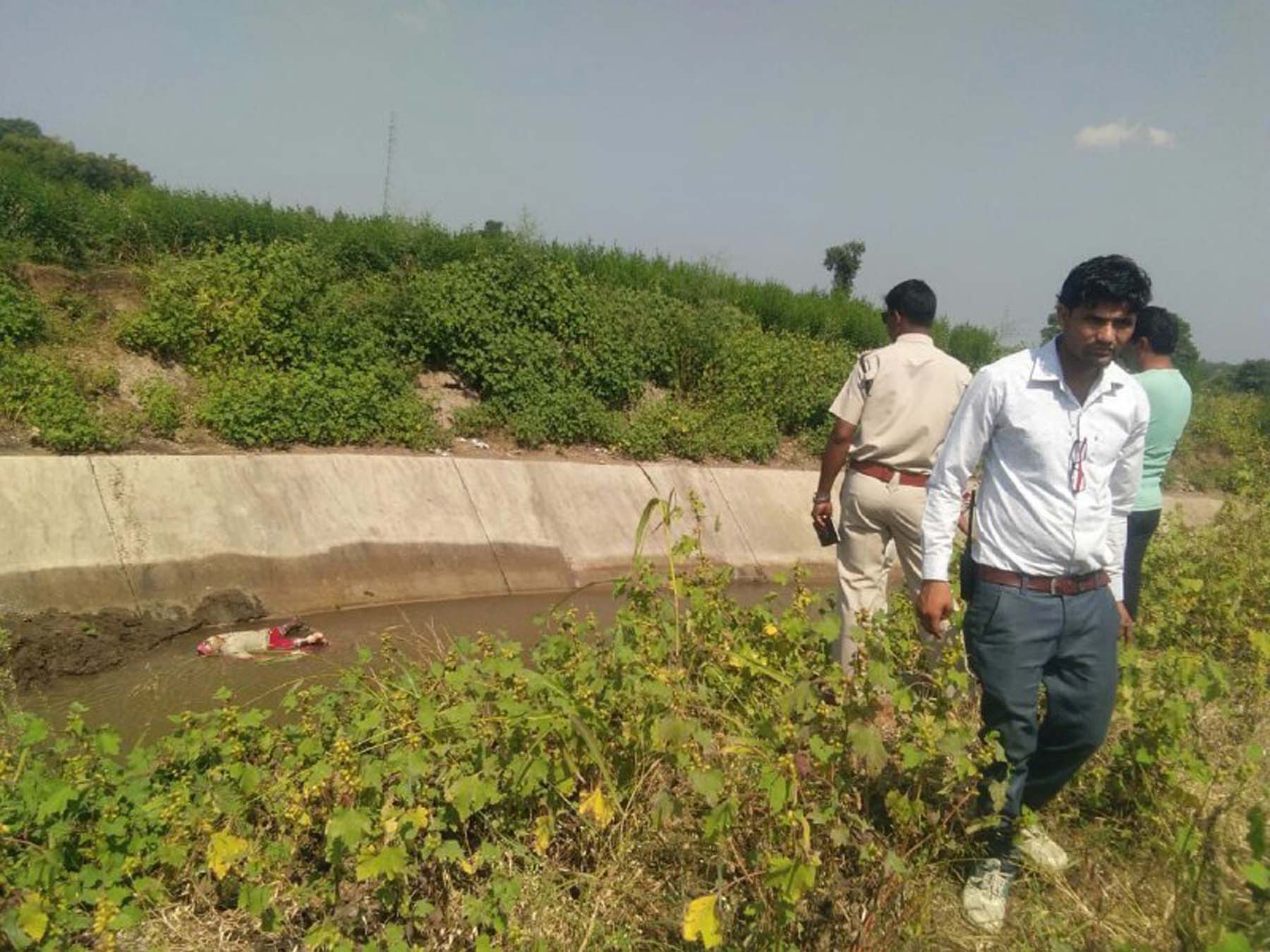 sehore news एक कब्रिस्तान के पास अधजला तो दूसरा नहर में उतराता शव मिला