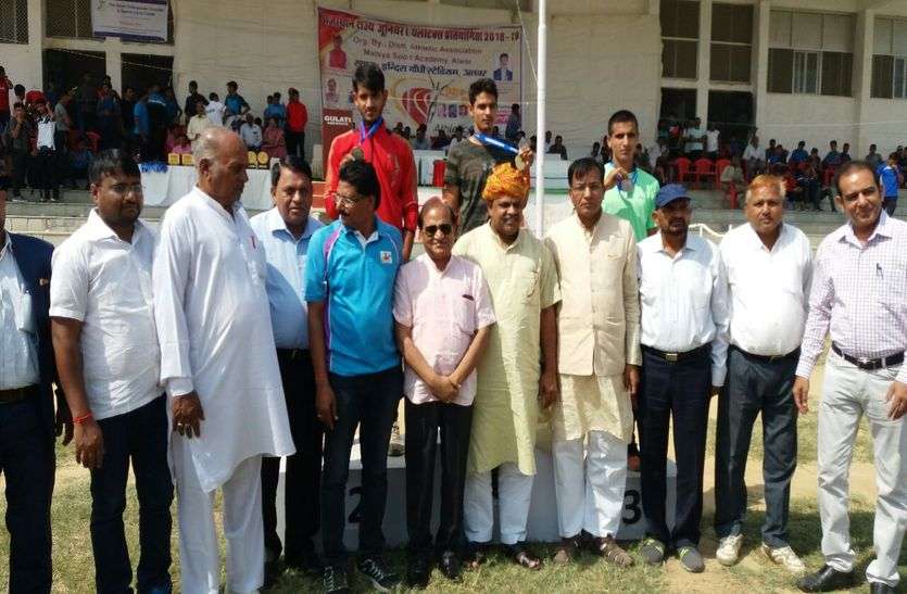 Alwar Athletics Tournament In Indira Gandhi Stadium अलवर के इंदिरा गांधी स्टेडियम में हुई एथलेटिक्स प्रजियागिता में इन्होंनें मारी बाजी, अब रांची में राष्ट्रीय स्तर पर खेलेंगे यह खिलाड़ी