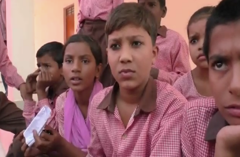 childrens इलाज के लिए सीएचसी लाए गए बच्चों को वापस स्कूल में न छोड़ने पर शिक्षा मित्र ने किया हंगामा