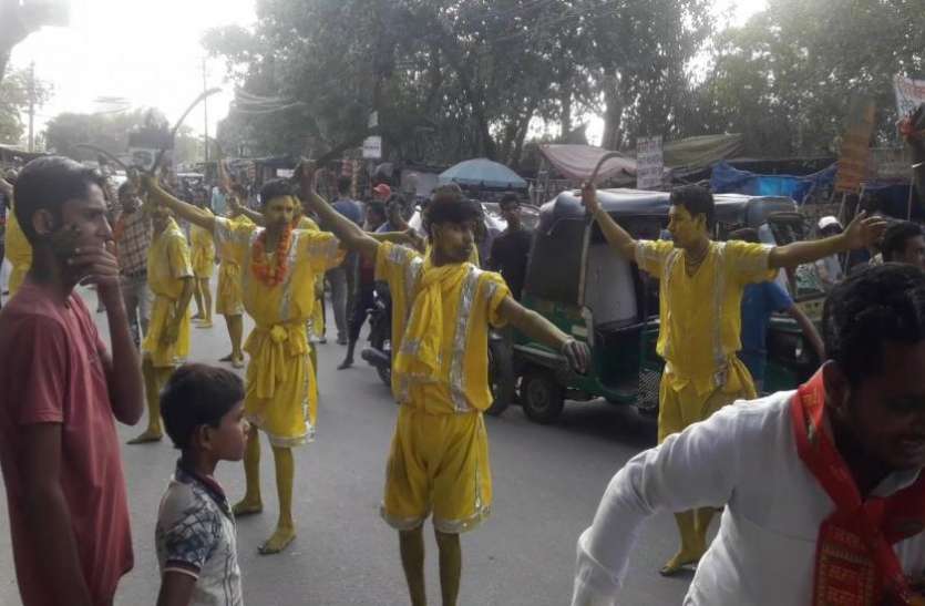 Swar rally यूपी के इस शहर में जब जुलूस में लहराती हुई दिखी नंगी तलवारें तो लोगों के उड़ गए होश