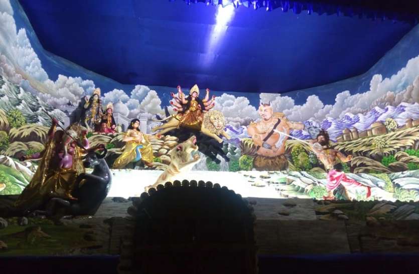 Kolkata West Bengal टीटागढ़: कहीं जूट का पंडाल तो कहीं देवी दुर्गा के 9 रूप के दर्शन