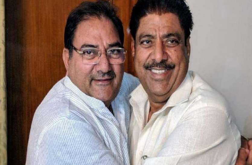 शीर्ष नेतृत्व में छिड़ी जंग पार्टी कार्यकर्ता मायूस, शुरू होगा दलबदल शीर्ष नेतृत्व में छिड़ी जंग पार्टी कार्यकर्ता मायूस, शुरू होगा दलबदल
