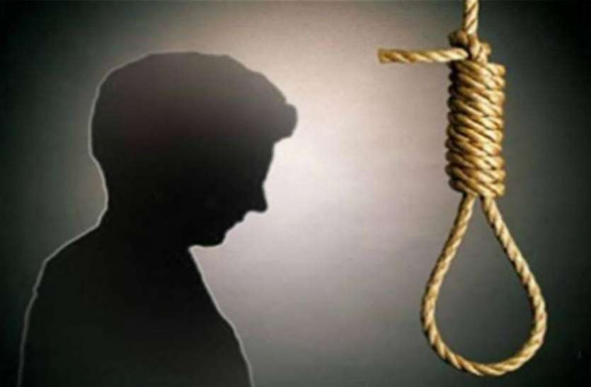 युवक ने फांसी लगाकर की आत्महत्या, SHO को ठहराया जिम्मेदार युवक ने फांसी लगाकर की आत्महत्या, SHO को ठहराया जिम्मेदार