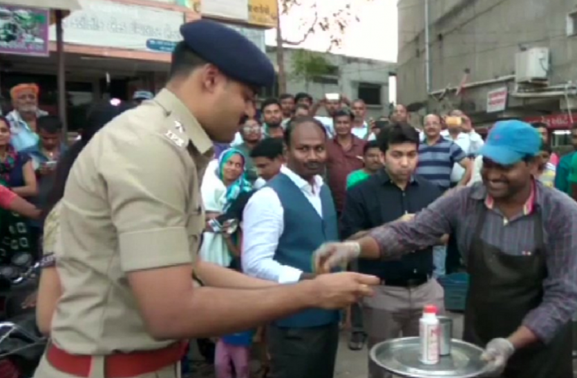 gujrat गुजरात से उत्तरभारतीयों के पलायन मामले में नया मोड़, संबंध सुधारने के लिए पुलिस की अनूठी पहल