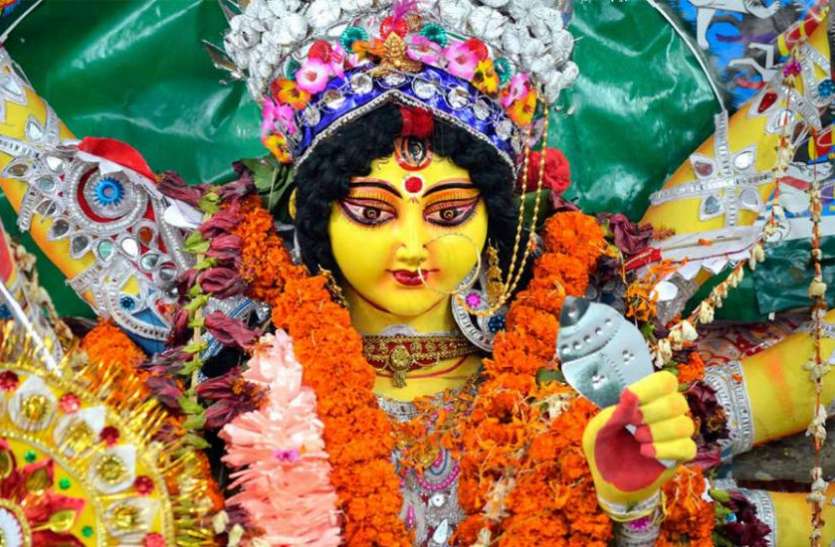 navratri शारदीय नवरात्रि 2018 : अष्टमी व नवमी को चुपचाप कर लें ये मामूली से उपाय, नहीं रहेगी धन की कमी