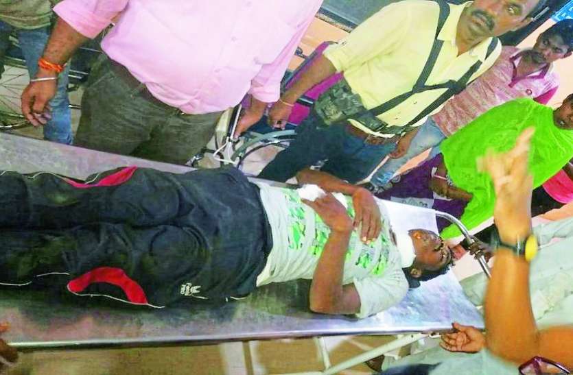 दो माओवादी घायल माओवादियों ने साप्ताहिक बाजार में जवानों पर किया हमला, दो माओवादी घायल