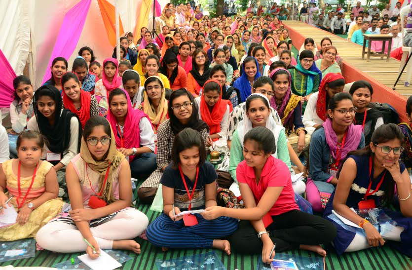 jain samaj हैलो हाय, हमारी संस्कृति नहीं, हमारी संस्कृति तो हाथ जोड़कर प्रणाम करना है, जो एकता और आनंद का प्रतीक