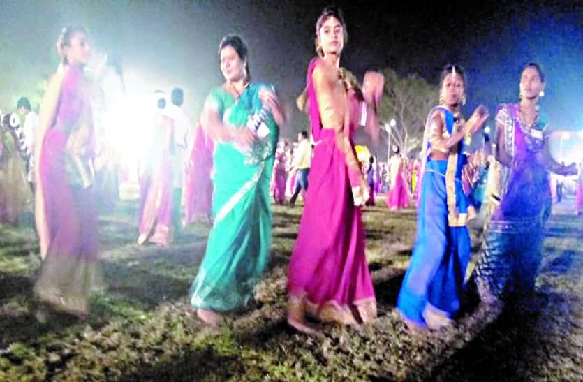 system गरबा के धुन पर थिरकी संगीत नगरी हजार से ज्यादा प्रतिभागी हुए शामिल