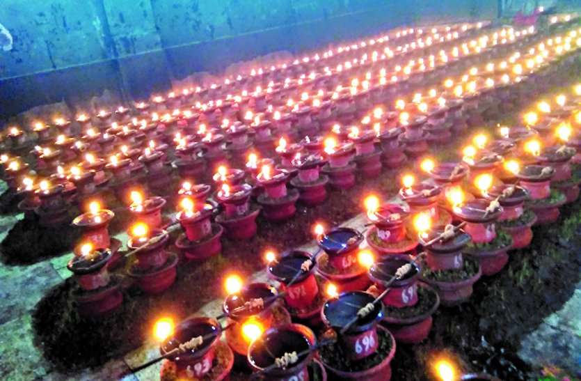 system आस्था...भक्तों ने किए माई की नगरी में 8000 से अधिक मनोकामना ज्योत प्रज्जवलित
