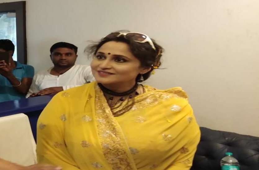 news मीटू अभियान में बोलीं निशि गंधा, महिलाएं आ रही हैं आगे