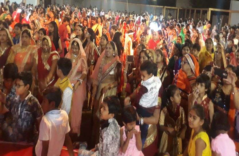 gangapurcity news खनके डांडिया, झूमकर नाचा शहर