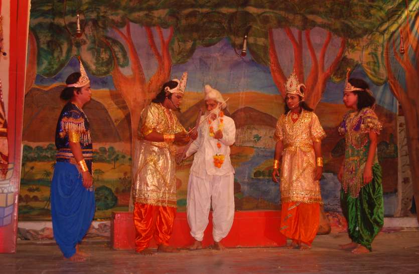 pali news इंटरनेट के दौर में मंच पर जीवंत है रामलीला