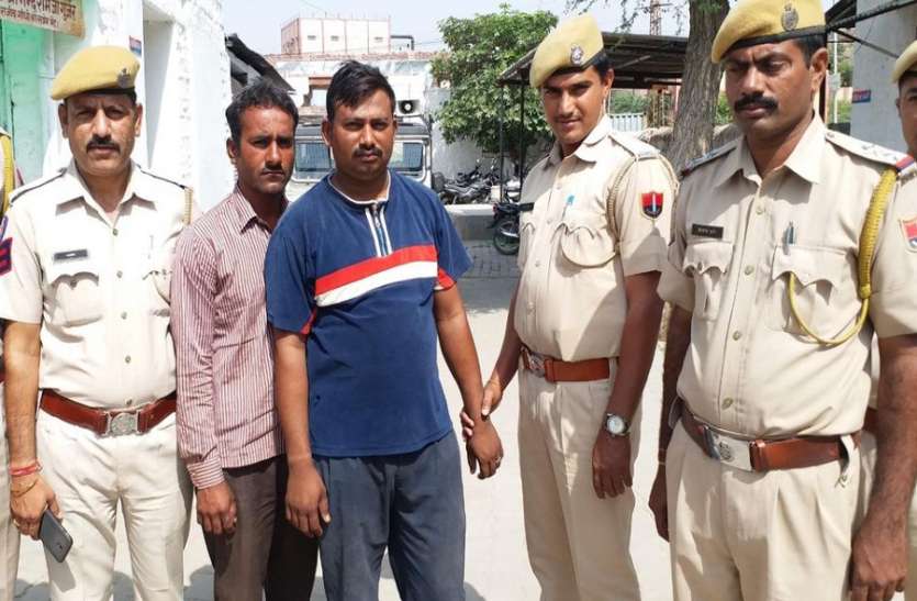 fight in jodhpur झगड़ा करके भाग रहे युवकों को रोकना पुलिस को पड़ गया भारी, टक्कर मार किया वाहन चढ़ाने का प्रयास