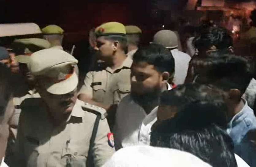 Rampur शादी समारोह के दौरान दो पक्षों में खूनी संघर्ष, पथराव में महिलाओं समेत अाधा दर्जन से ज्यादा घायल