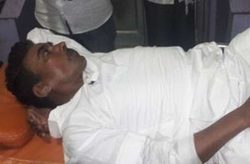 churu road accident news कार की टक्कर से दो व्यक्ति घायल