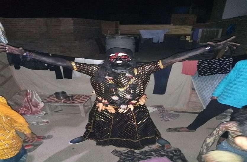 रामलीला मंचन के दौरान हादसा ‘राम’ ने तीर-धनुष उठाया भी नहीं और लपटों में धिर गई ‘ताडक़ा’