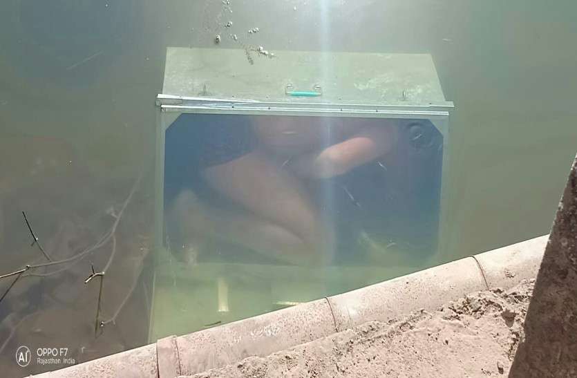 death-body-found-in-river-in-dungarpur सनसनीखेज: नदी में संदूक में बंद तैरता दिखा शव, फैली सनसनी..