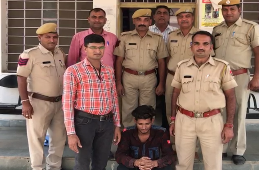 Shopkeeper arrested for selling mobile of theft in Jhalawar लुटेरे इस दुकानदार को बेचते थे चोरी के मोबाइल, फिर यह ऐसे बेचता था बाजार में..