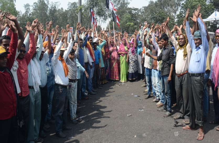 41 गांव के विस्थापित इंतजार कर रहे प्रत्याशी की घोषणा का बाजी पलटने के मूड में भू विस्थपित, स्टांप पेपर में लिखवाकर देंगे किसी एक प्रत्याशी को समर्थन