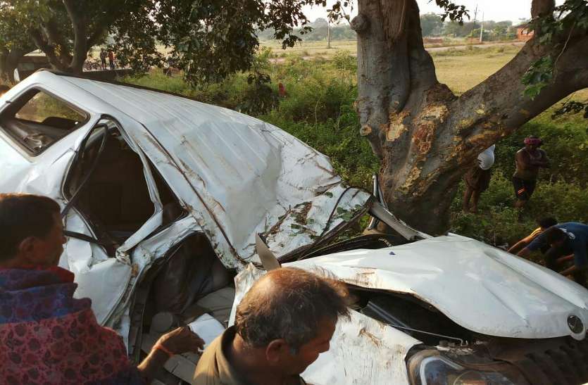 Road accident भिलाई व्यंकटेश्वर टॉकीज संचालक का परिवार दुर्घटनाग्रस्त, आंध्रप्रदेश से छुट्टी पर आए और बस्तर दशहरा देखने निकले थे, दो की मौत